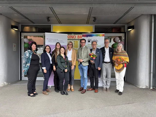 Startschuss für „Solido Regional“: Das Erfolgsprojekt eröffnet Standort in Bruck-Kapfenberg. V. l. Nicola Baloch, Emine Özkan, Mirjam Bauer, Nina Trippl, Susanne Kaltenegger, Matthäus Bachernegg, Franz Trieb, Andreas Kleinegger, Irene Haring-Strahser. | Foto: VinziWerke