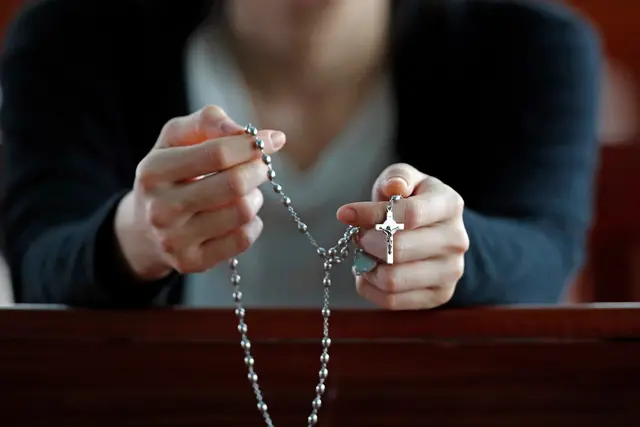Dr. Michael Teut: Der Rosenkranz ist im Kern eine -Friedensbotschaft – weil er auf das 
Leben Jesu verweist, dessen Botschaft Barmherzigkeit, 
Liebe und Versöhnung ist. 
 | Foto: Godong Photo – stock.adobe.com