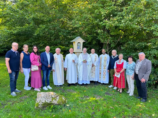 Kobersdorf. Festgottesdienst zum zehnjährigen Jubiläum des Kreuzwegs – im Zeichen von Dankbarkeit und Gemeinschaft, zelebriert von Generalvikar Michael Wüger.