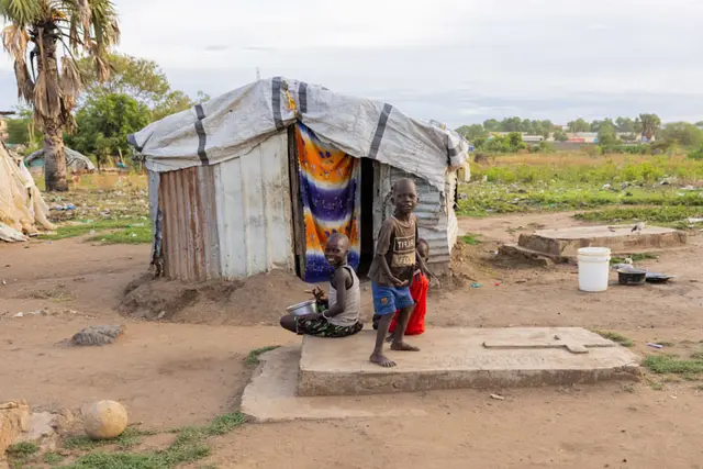 Auf einem Friedhof in Juba, der Hauptstadt des Südsudan, haben Geflüchtete ihre Notunterkünfte aufgestellt. Der Südsudan ist heuer ein Schwerpunktland der Sammlung zum Weltmissionssonntag am 19. Oktober. 
 | Foto: Simon Kupferschmid