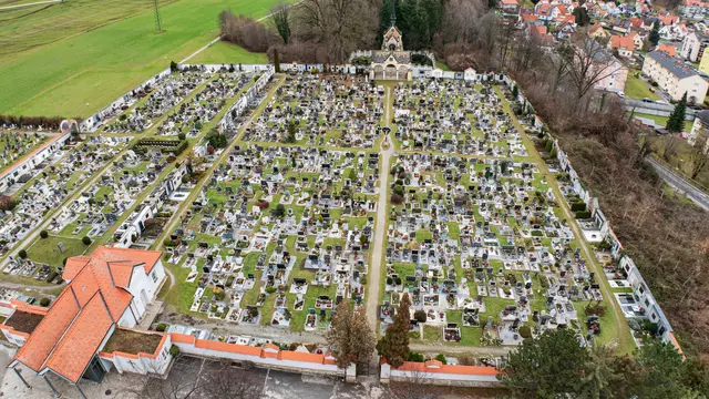 Ob Frohnleiten oder Frauenberg an der Enns: Die steirischen Friedhöfe sind von unterschiedlicher Größe und Erreichbarkeit. Für Ortsunkundige kann die Suche nach der letzten Ruhestätte eines geliebten Verstorbenen mühsam werden. Stiller Begleiter kann helfen. Neuhold (2) | Foto: Neuhold