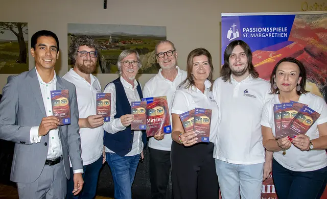 Komponist Albin Rudisch, Jesus-Darsteller Rupert Kugler, Regisseur Prof. Manfred Waba, Spielleiter und Autor Pfarrer Richard Geier, Mirjam-Darstellerin Iris Klemenschitz, Jesus-Darsteller Andreas Schalling und Mirjam-Darstellerin Renée Gallo-Daniel. | Foto: Passionsspiele St. Margarethen