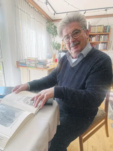 Józef Niewiadomski erzählt die Geschichte seiner Familie, 
die auch eine Geschichte Polens ist.  | Foto: Kaltenhauser