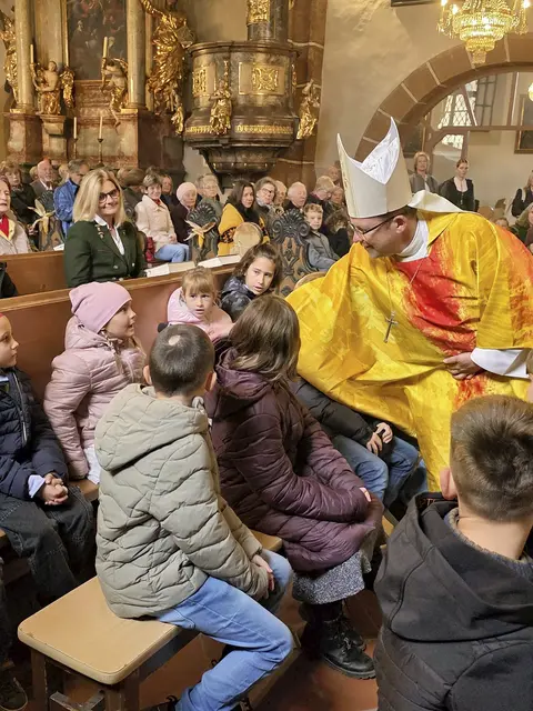 In Bruck an der Mur ließ Weihbischof Johannes Freitag beim Erntedankgottesdienst die Kinder zu Wort kommen. | Foto: Christian Werner-Seehofer