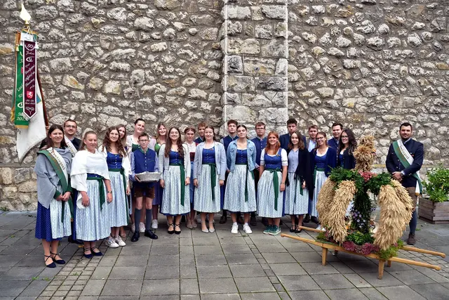 Auch in Weißkirchen wird die Erntekrone von der Landjugend gebunden und getragen. | Foto: Gerhard Freigaßner