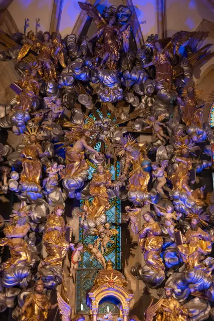 Die Heiligen verbinden Himmel und Erde (hier auf dem Hochaltar in Allerheiligen bei Pöls). Kirche versteht sich als Gemeinschaft von auf Erden lebenden und durch den Tod zur Vollendung gelangten ChristInnen. | Foto: Neuhold