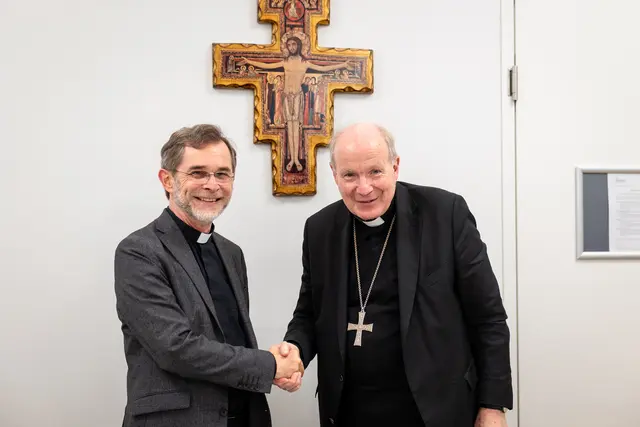 Der neu ernannte Erzbischof von Wien, Josef Grünwidl, mit seinem Amtsvorgänger Christoph Schönborn.  | Foto: Erzdiözese Wien/Schönlaub