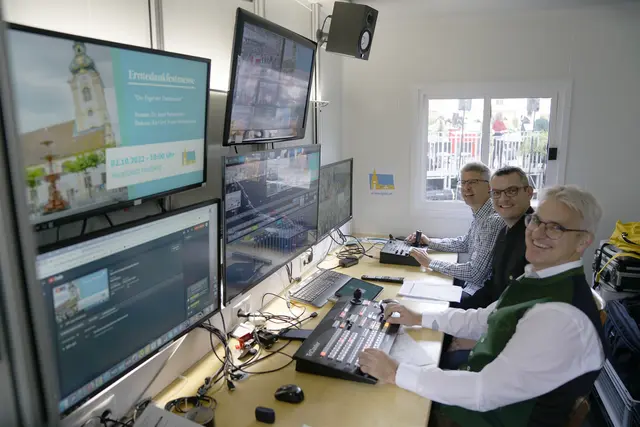 Wolfgang Kerschenbauer, Andreas Pichlhöfer, Martin Teubl (im Bild v. r.), Karl Schalk, Bernd Schöffmann und Helmut Hütter sorgen für die professionelle Übertragung der Hartberger Gottesdienste.
 | Foto: Saurer