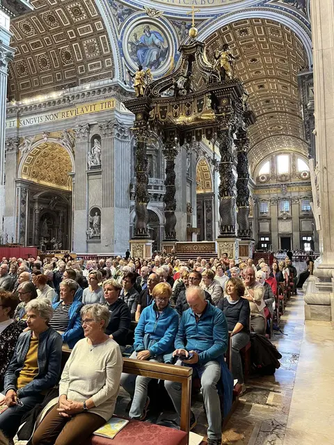 Mit den mitreisenden Bischöfen Wilhelm Krautwaschl und Johannes Freitag und weiteren Priestern wurde die Pilgermesse im Petersom gefeiert.