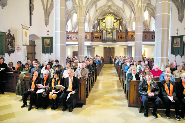 Beim Festgottesdienst nach der Renovierungszeit war die Kirche voll besetzt. | Foto: Haslinger