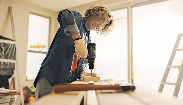 Werkzeuge, die selten gebraucht werden, kann man auch kostengünstig leihen – anstatt sie zu kaufen und dann einen Lagerplatz für sie zu benötigen.  | Foto: Jacob Lund/ Adobe Stock