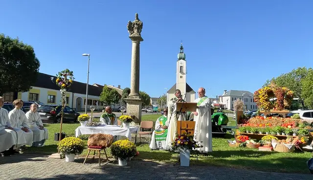St. Andrä am Zicksee. Die Pfarre feierte ihr Erntedankfest, bei dem der neue Pfarrvikar Alex Joseph Vellappally feierlich off iziell begrüßt wurde.