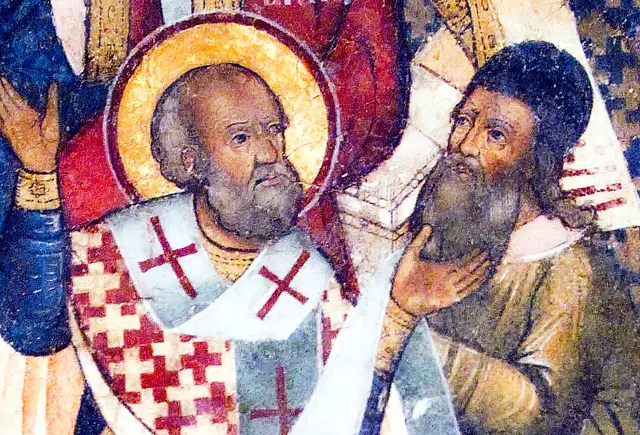 Auch zu Handgreiflichkeiten soll es in Nicäa gekommen sein. Die Ohrfeige, die der heilige Nikolaus seinem Gegner Arius angeblich verpasst hat, ist auf dieser mittelalterlichen Ikone festgehalten. Immerhin ging es um das Zeugnis für einen lebendigen und leidenschaftlich handelnden Gott. | Foto: wmc/CC0