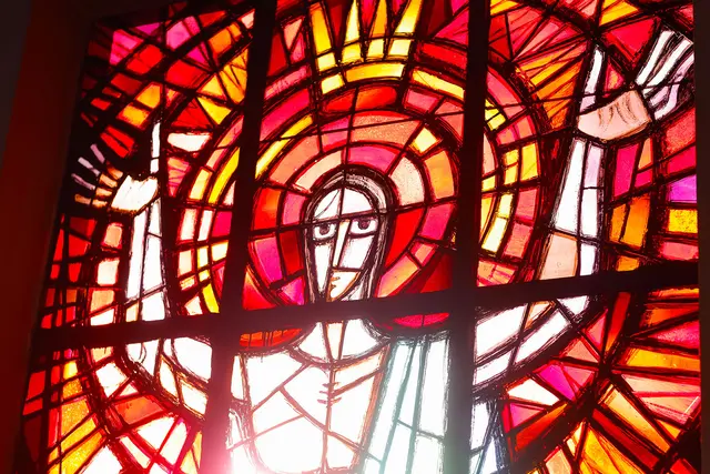 Der Auferstandene , Glasfenster von Prof. Franz Deed, Pfarrkirche Graz-Andritz | Foto: Neuhold