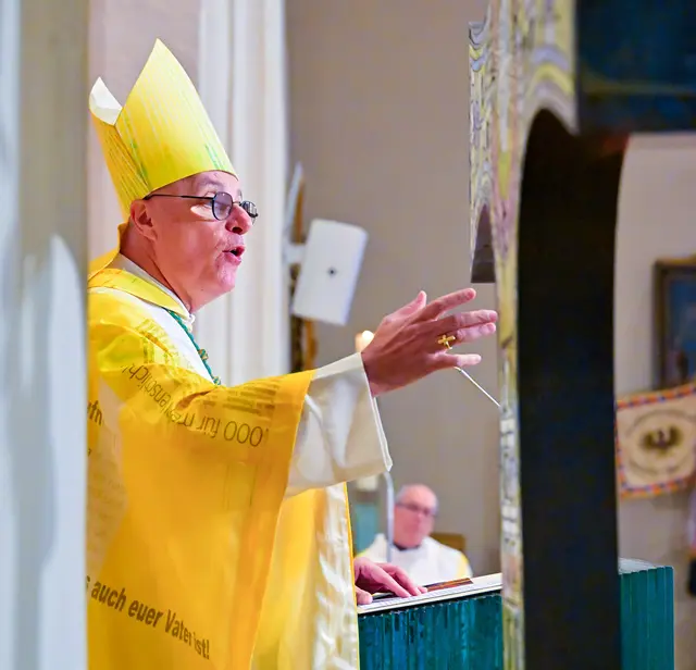 Bischof Ägidius predigt zu Martini im Dom. | Foto: Franz Josef Rupprecht