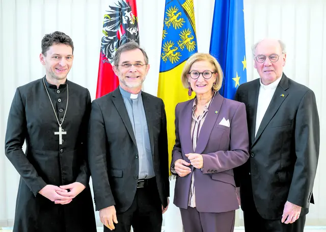 Superintendent Michael Simmer, der designierte Wiener Erzbischof Josef Grünwidl, Landeshauptfrau Johanna Mikl-Leitner und Bischof Alois Schwarz (v. l.). | Foto: NLK / Khittl