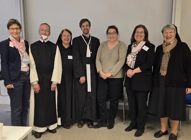 Zahlreiche Teilnehmende aus Ordensgemeinschaften v. l.: Generalsekretärin der Österreichischen Ordenskonferenz Sr. Christine Rod (Missionarinnen Christi), P. David Christian Zettl (Zisterzienserstift Rein), Sr. Anna Kurz (Ursulinen Graz), Propst Bernhard Mayrhofer (Augustiner Chorherrenstift Vorau), Dekanin Katharina Pyschny (Katholisch-Theologische Fakultät Graz), Institutsleiterin Prof. Michaela Sohn-Kronthaler (Insitut für Kirchengeschichte und kirchliche Zeitgeschichte) und Sr. Sonja Dolesch, Vorsitzende der steirischen Ordenskonferenz und Franziskanerin von der Unbefleckten Empfängnis. | Foto: privat