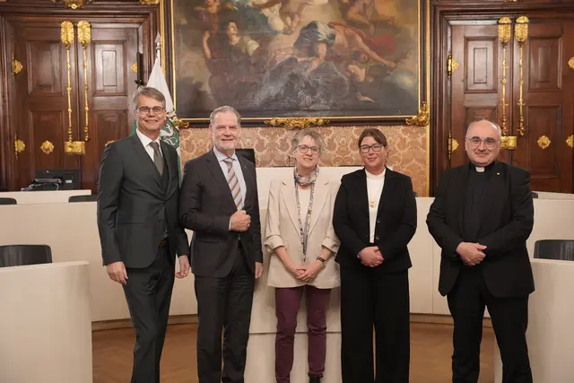 Das Ökumenische Forum christlicher Kirchen in der Steiermark lud mit dem steirischen Landtag zum Jahresempfang: (v. l.) Forums-Vorsitzender und evangelischer Superintendent Wolfgang Rehner, Landtagspräsident Gerald Deutschmann, evangelische Kirchenhistorikerin Uta Heil, stv. Forums-Vorsitzende und katholische Theologin Stefanie Schwarzl-Ranz und Diözesanbischof Wilhelm Krautwaschl. | Foto: Steirischer Landtag