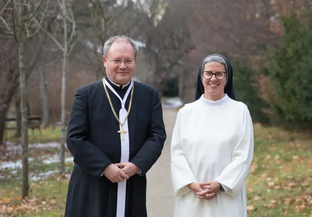 Das neue Führungsduo: Sr. Franziska Madl (r.) und Propst Anton Höslinger (l.).  | Foto: ÖOK/emw