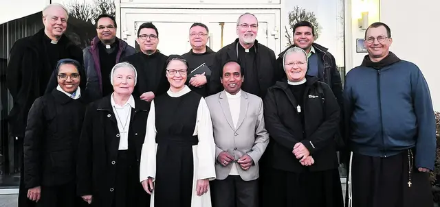 Teilnehmer nach der Sitzung des Ordensrates.