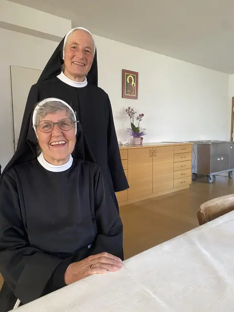 „Humor hält alles zusammen“: Sr. Gertrud und Sr. Notburga beantworten die Fragen vom „Wordrap“. | Foto: Kaltenhauser
