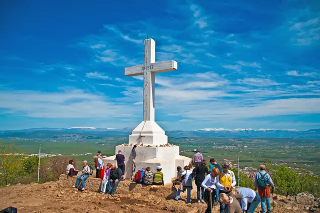 Berg Križevac („Kreuzwegsberg“) | Foto: Von CJ - Bosnia and Herzegovina Apr-26-2012 171Uploaded by Smooth_O, CC BY 2.0, https://commons.wikimedia.org/w/index.php?curid=20564692