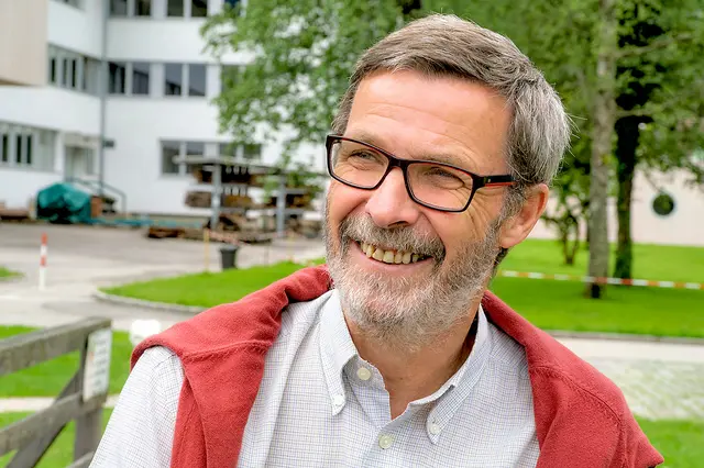 Aufgewacht. Den frischen Wind des Zweiten Vatikanums vernahm der Arbeiterseelsorger, Schuhmacher, Organist und Theologe Karl A. Immervoll an der Universität in Wien vor allem durch Ferdinand Klostermann. Der Hochschullehrer, Priester und Konzilstheologe trat mit seinem 1200-Seiten-Werk über das Laienapostolat dafür ein, neben Klerikern auch Nicht-Geweihten Verantwortung in der Kirche zu übertragen.