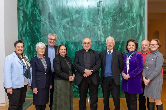 Bei der 80-Jahr-Feier im Priesterseminar (v. l.): Anna Hollwöger (KA), Gertrud Zwicker (KLE), Andreas Gjecaj (KA), KLE-Vorsitzende Katarina Pachatz, Bischof Wilhelm Krautwaschl, Helmut Schlacher, Roswitha Von der Hellen, Manfred Gollowitsch und Katharina Wesener (alle KLE). | Foto: Velchev