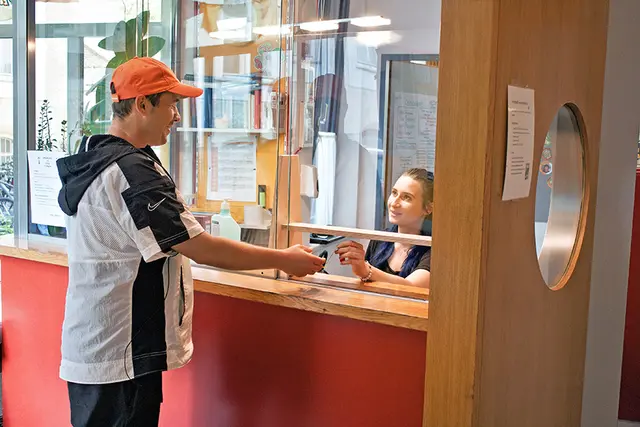 Aktuell werden in fast allen VinziWerke-Einrichtungen Freiwillige für die Weihnachts-feiertage gesucht.   | Foto: VinziWerke