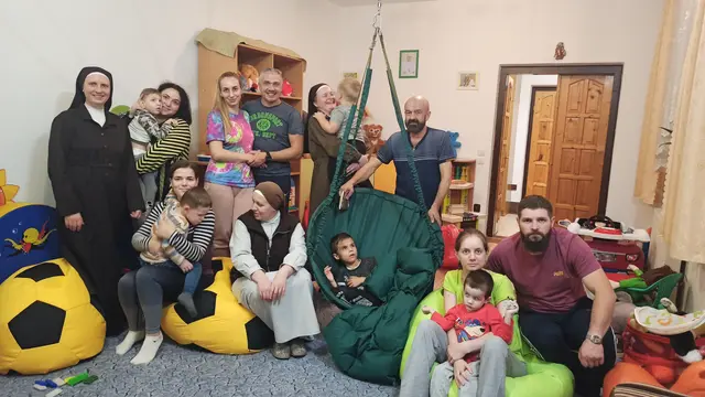 Franziskanische Schwestern sorgen sich in der Ukraine um blinde Kinder.
