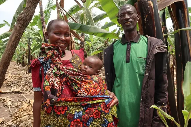 Durch „Sternsinger-Spenden“ werden Menschen in Tansania unterstützt – mit Pflanzensetzlingen, in Anbauschulungen und bei Vermarktung.  Für Tausende bedeutet das: ausreichend Essen, Verkaufserlöse und die Möglichkeit, ihre Kinder in die Schule schicken zu können. | Foto: DKA