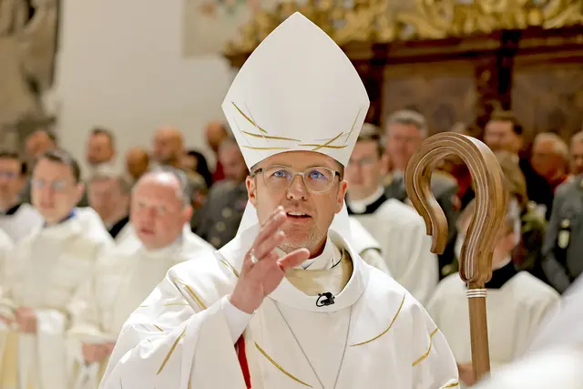 Am 1. Mai wurde Johannes Freitag, bis dahin Pfarrer im SR an der Eisenstraße und Militärseelsorger, zum Weihbischof für Graz-Seckau geweiht. Er wirkt unter anderem als Bischofsvikar für Synodalität.  | Foto: Neuhold