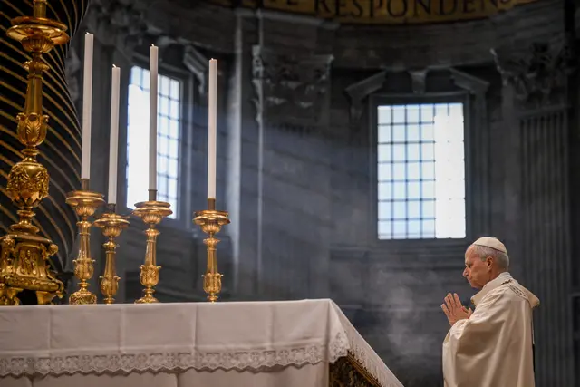 Das Licht des Friedens dürfe im Dunkel des Krieges und der Gewalt nicht übersehen werden. Dies gibt Papst Leo XIV. in seiner Friedensbotschaft zum Jahresbeginn zu bedenken. Den Gottesdienst am Neujahrstag, dem katholischen Weltfriedenstag, feierte er im Petersdom.
 | Foto: KNA