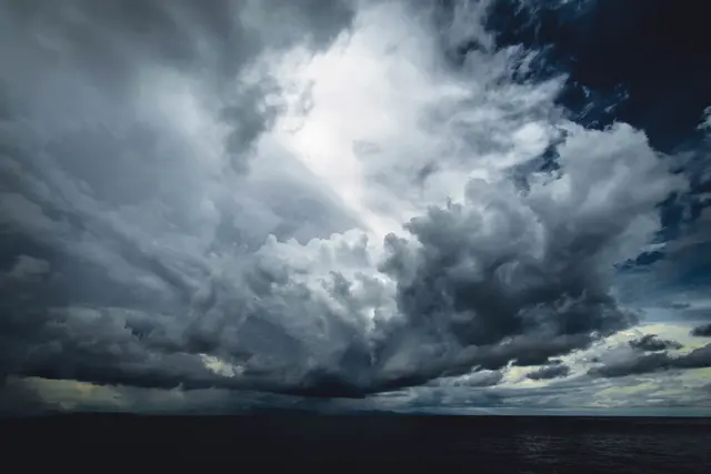 Der Sturm auf dem See: In der Bedrohung zu vertrauen, ist nicht einfach. | Foto: Adobe Stock