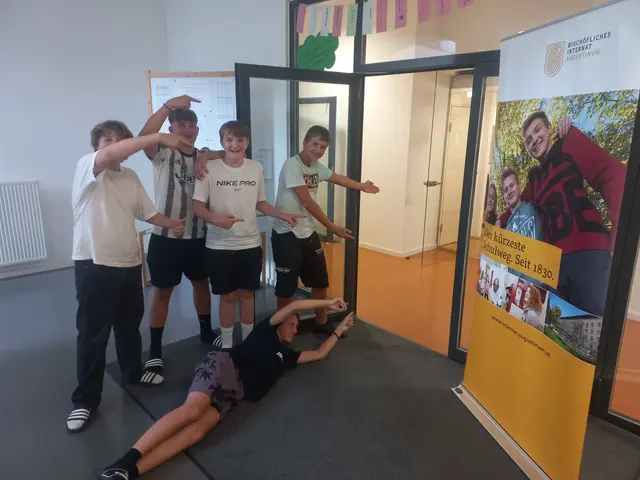 Kurzer Schulweg dank Internat, aber nicht nur: Leiterin Sandra Schwarzenbacher ist es wichtig, dass die SchülerInnen die im Bischöflichen Internat Augustinum wohnen auch die Freizeit sinnvoll verbringen können. Das Angebot ist breit: Kampfsporttraining, Tanzkurse, Meditationseinheiten ... | Foto: privat