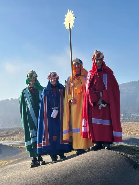 Farbenfrohe Könige brachten in Straden in der Südoststeiermark den Segen der Weihnacht. | Foto: Josef Lackner