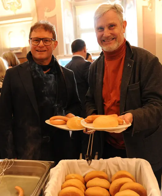 Josef Eppensteiner, Vorsitzender der Diözesansportgemeinschaft, und KA-Präsident von St. Pölten, Reinhard Länger, im Gespräch. | Foto: Wolfgang Zarl