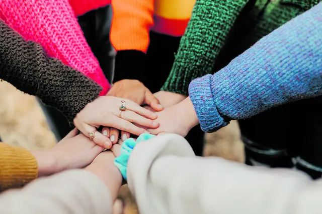 Einheit im gemeinsamen Fundament trotz Vielfalt der Ausdrücke.  | Foto: Hannah Busing/unsplash