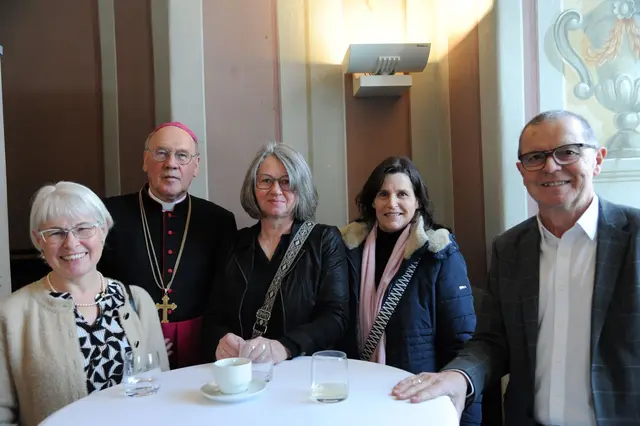 Romana Schilcher, Bischof Alois Schwarz, Uschi Niedermair, Martina Mader und Ferdinand Bertl im Gespräch | Foto: Wolfgang Zarl