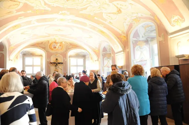 Nach der Festmesse gab es im Sommerrefektorium eine Agape | Foto: Wolfgang Zarl