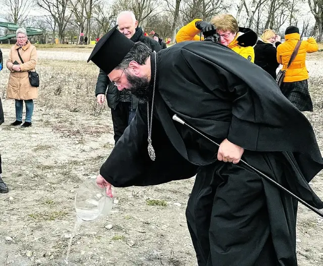 Wasserweihe 2023 im ausgetrockneten Zicksee.  | Foto: Franz Josef Rupprecht