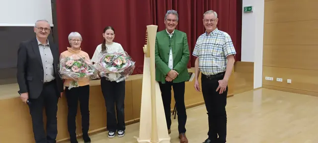 Dr. Bruno Jörg und Gottlieb Sailer (ganz rechts) sind die Gründer des Vereins „Zamahalfa“ – hier im Bild mit dem Palliativteam und dessen Leiter Stefan Mathis sowie dem ehem. Caritas-Direktor Georg Schärmer. | Foto: Kleinheinz