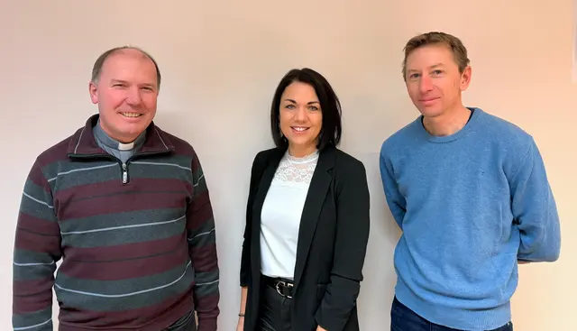 Das Seelsorgeraum-Führungsteam des SR Weiz besteht aus (v. l.) Pfarrer Anton Herk-Pickl als Leiter, Sylvia Binder als Handlungsbevollmächtigte für Verwaltung und Christoph Doppelreiter als Handlungsbevollmächtigter für Pastoral. | Foto: Lackner