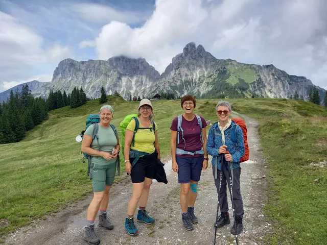 Fußwallfahrt. Wallfahrten sind eine beliebte Form, das Leben als einen Weg mit Gott und zu Gott hin zu erfahren – ob zu Fuß nach Mariazell, Maria Schutz oder Heilbrunn, mit dem Rad nach Maria Fieberbründl, in großer Gemeinschaft vom Weizberg nach Pöllauberg oder klimaschonend beim „Öffi-Pilgern“. | Foto: Pfarre Weiz
