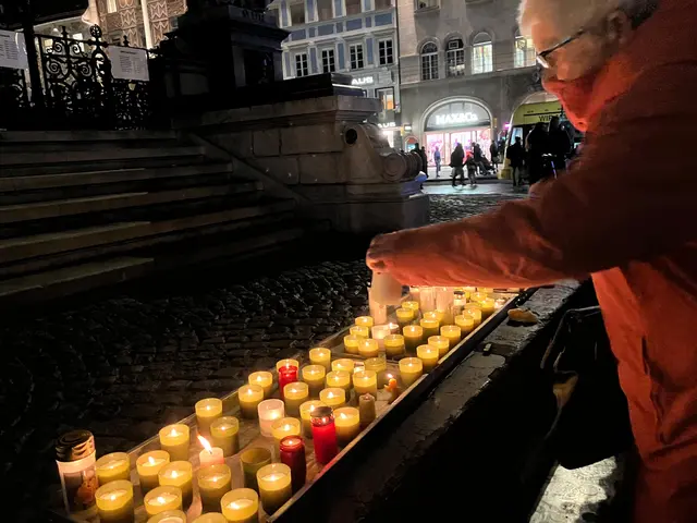 Anlässlich der zwei Femizide (Tötung einer Frau wegen ihres Geschlechts) in den ersten zwei Wochen dieses Jahres versammelten sich viele am Abend des 15. Jänner auf dem 
Grazer Hauptplatz zu einem Kerzengedenken. | Foto: Steiner
