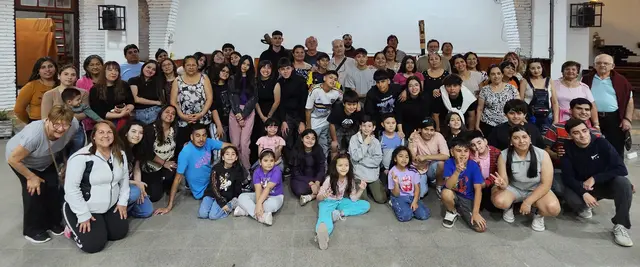 Gute Bildung bedeutet bessere berufliche Chancen. Grazer PatInnen unterstützen Kinder in einer argentinischen Stadtrandpfarre. Eine Gruppe mit Pfarrer Karl Niederer besuchte die Pfarre. | Foto: privat