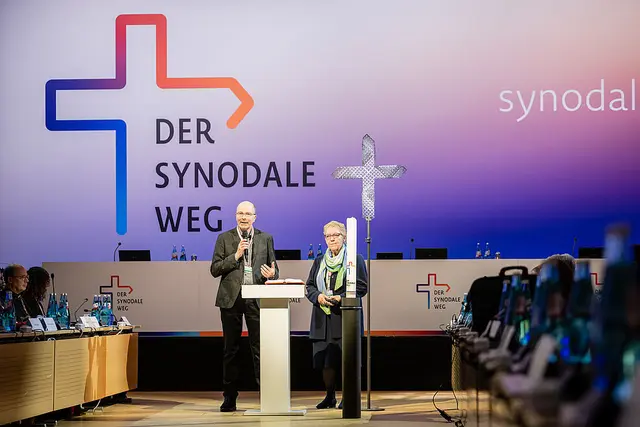 Beim Synodalen Weg der katholischen Kirche in Deutschland, dessen sechste und letzte Synodalversammlung in Stuttgart tagte, wurden unter breiter Beteiligung Wege der Synodalität aufgezeigt, erprobt und vorgelebt.
 | Foto:  Synodaler Weg/ Lachner