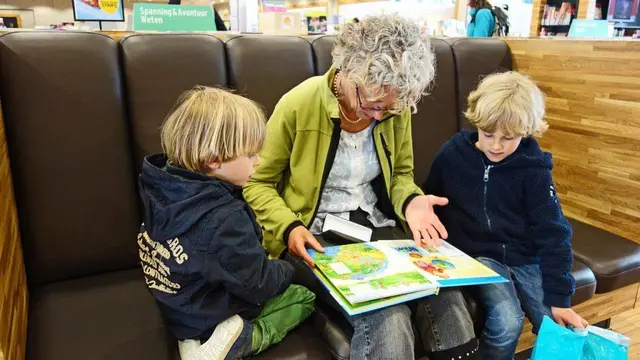 Ein eigenes Kinderbuch gestalteten die Omas for Future Österreich für den Österreichischen Vorlesetag am 26. März.   | Foto: OFF