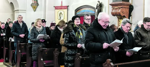 Eine volle Kirche zeugt vom Interesse der Gläubigen am ökumenischen Gedanken. Im Gebet verbanden sich die Versammelten heuer besonders mit den verfolgten Christen der armenischen Kirche. 
 | Foto: Viktor Fertsak