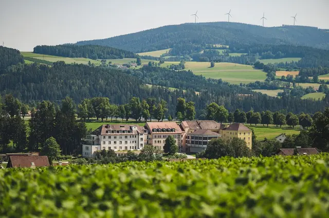 Das Marienkrankenhaus Vorau begeht 2026 sein 150-Jahr-Jubiläum. Der Festgottesdienst am 8. Februar mit Bischof Wilhelm Krautwaschl wird im TV übertragen. | Foto: Bergmann
